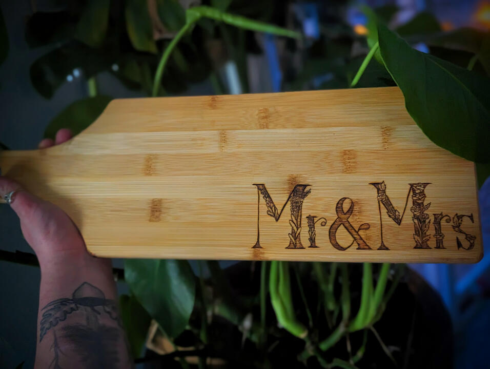 Mr & Mrs Serving Board